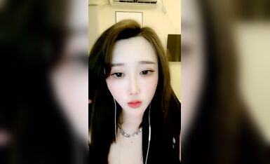 颜控狗要阵亡，长相甜美 很像范冰冰的网红脸女神，居然是个性格豪爽的东北妹子