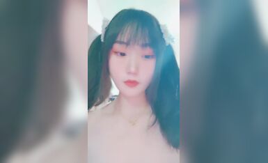 粉嫩无毛白虎美穴，18双马尾卡哇伊萌妹，单腿白丝玻璃猛插，厕所灌肠喷射，假屌快速爆插小穴，极品美臀诱人