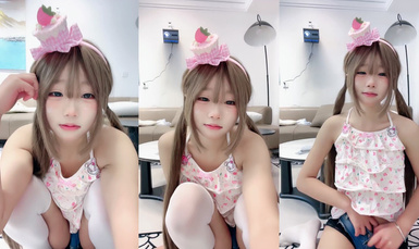 05年可愛小蘿莉 玉米mm 直播大秀絲襪美腿，自慰噴水 粉嫩小穴 (1)