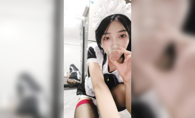 很耐看的氣質母狗大學生，無套啪啪大秀，臉穴同框假雞巴深插蜜穴，表情反差到爆 (12)