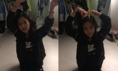 在出租屋裡調教自己淫盪的大學生女友，任人擺布各種玩弄，妹子的口活非常頂，被男友無套各種姿勢抽插內射