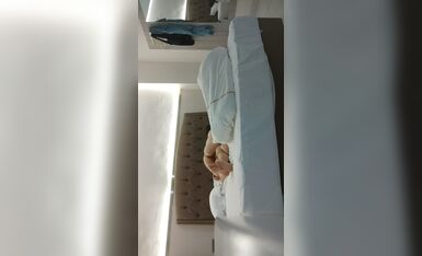 网恋奔现，极品小少妇返场，第二炮，真是完全坠入爱河了，相拥舌吻含情脉脉，模特身材放纵一下午