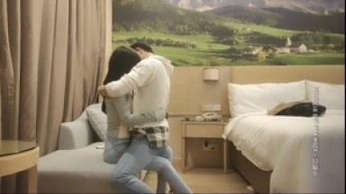 高质量外围女神，身材娇小很匀称的超级甜美可爱女生