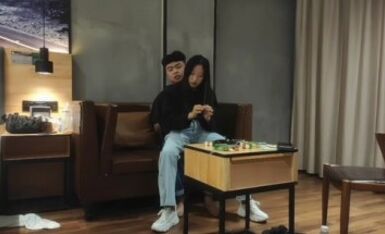 加钱哥网约极品大长腿外围妹，坐在身上各种内裤揉穴