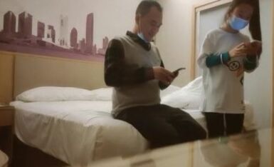 问柳探花深夜马尾辫外围小少妇，翘起屁股舔屌深喉，上位骑乘主动套弄